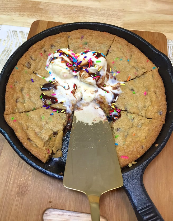 Chocolate-Chip-Cookie-Pizza-3