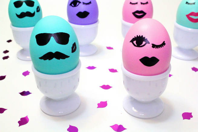 DIY-Kiss-Kiss-Wink-Wink-Easter-Eggs-couple