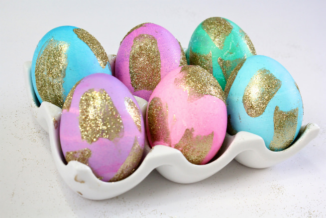 diy-gold-glitter-brush-strokes-easter-eggs