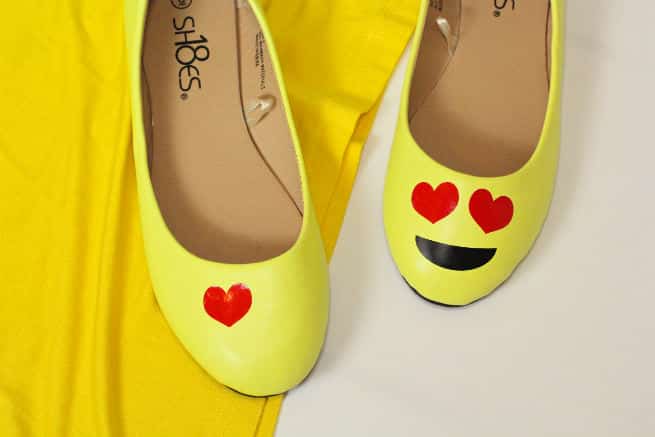 DIY-Emoji-Halloween-Costume-Shoes-Step-1