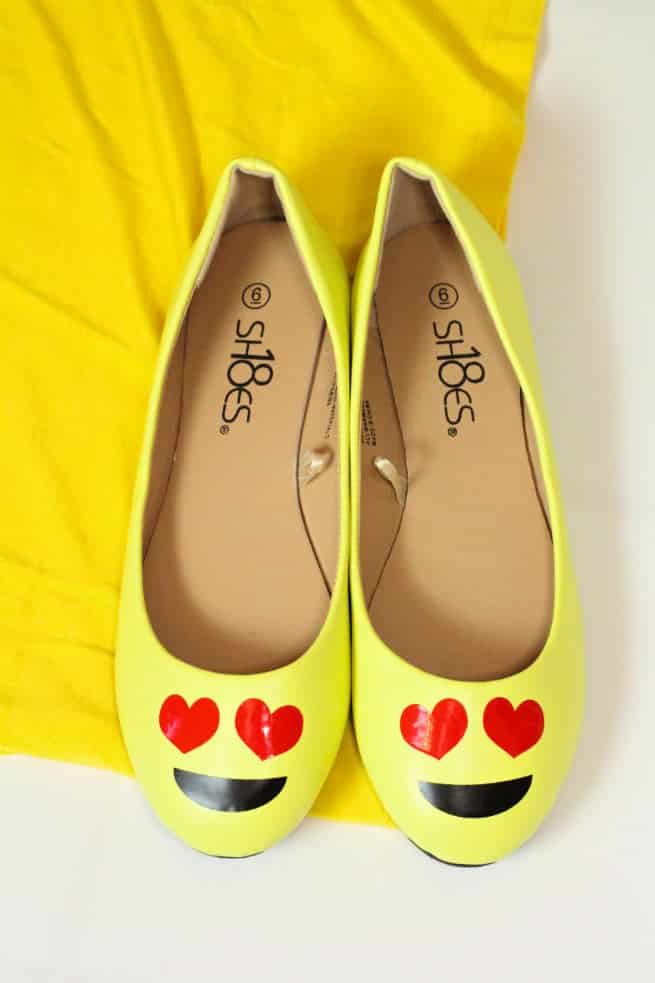 DIY-Emoji-Halloween-Ladies-Costume-Shoes