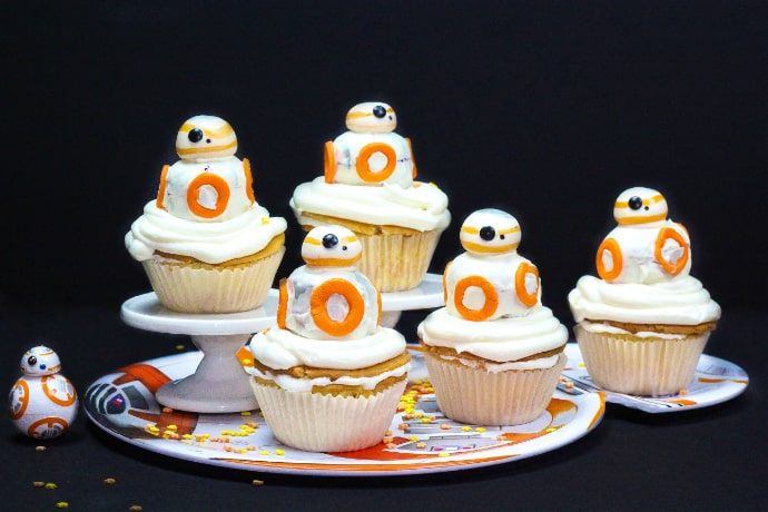 DIY BB-8 Surprise Cupcakes