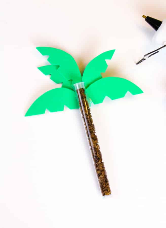DIY Cocoa Pebbles Palm Tree Party Favors Step 4