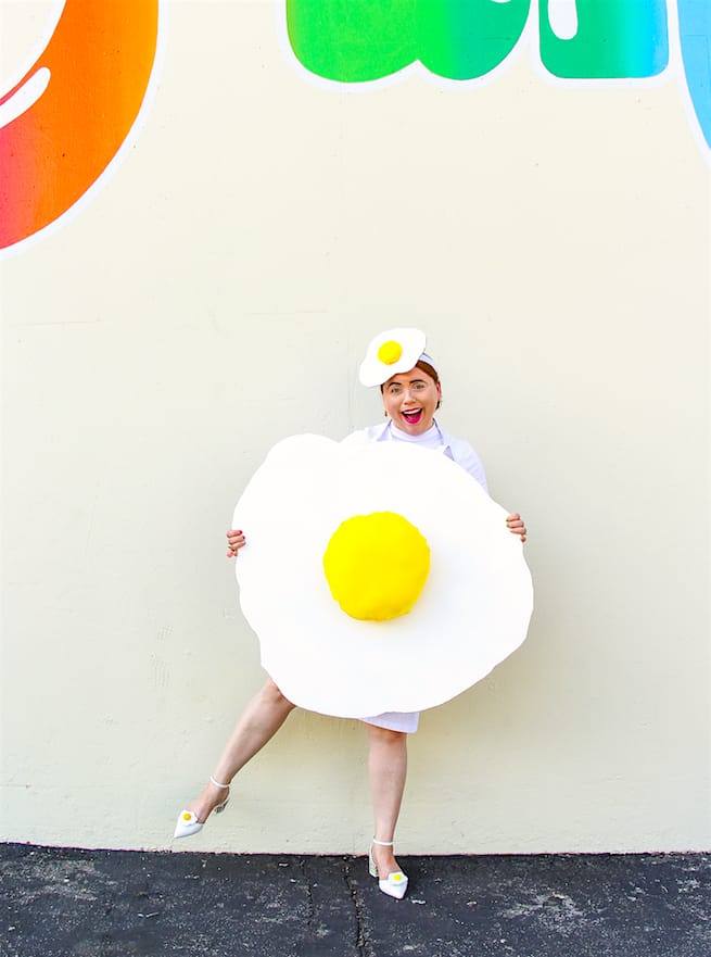 fun-diy-fried-egg-costume