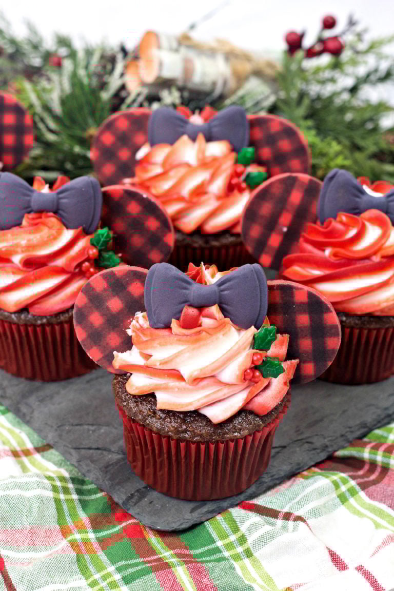 Holiday Buffalo Plaid Minnie Mouse Cupcakes!