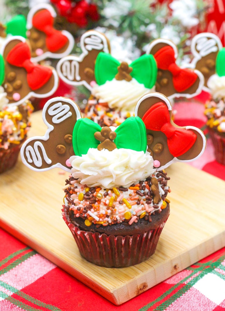 Make Some Gingerbread Minnie Mouse Cupcakes!