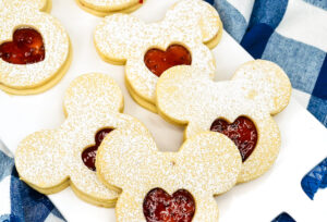 Valentine's Day Mickey Jammie Dodger Cookies!